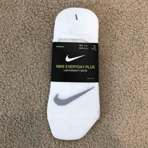*NWT* Nike everyday plus lightweight footie Socks, 3 pairs